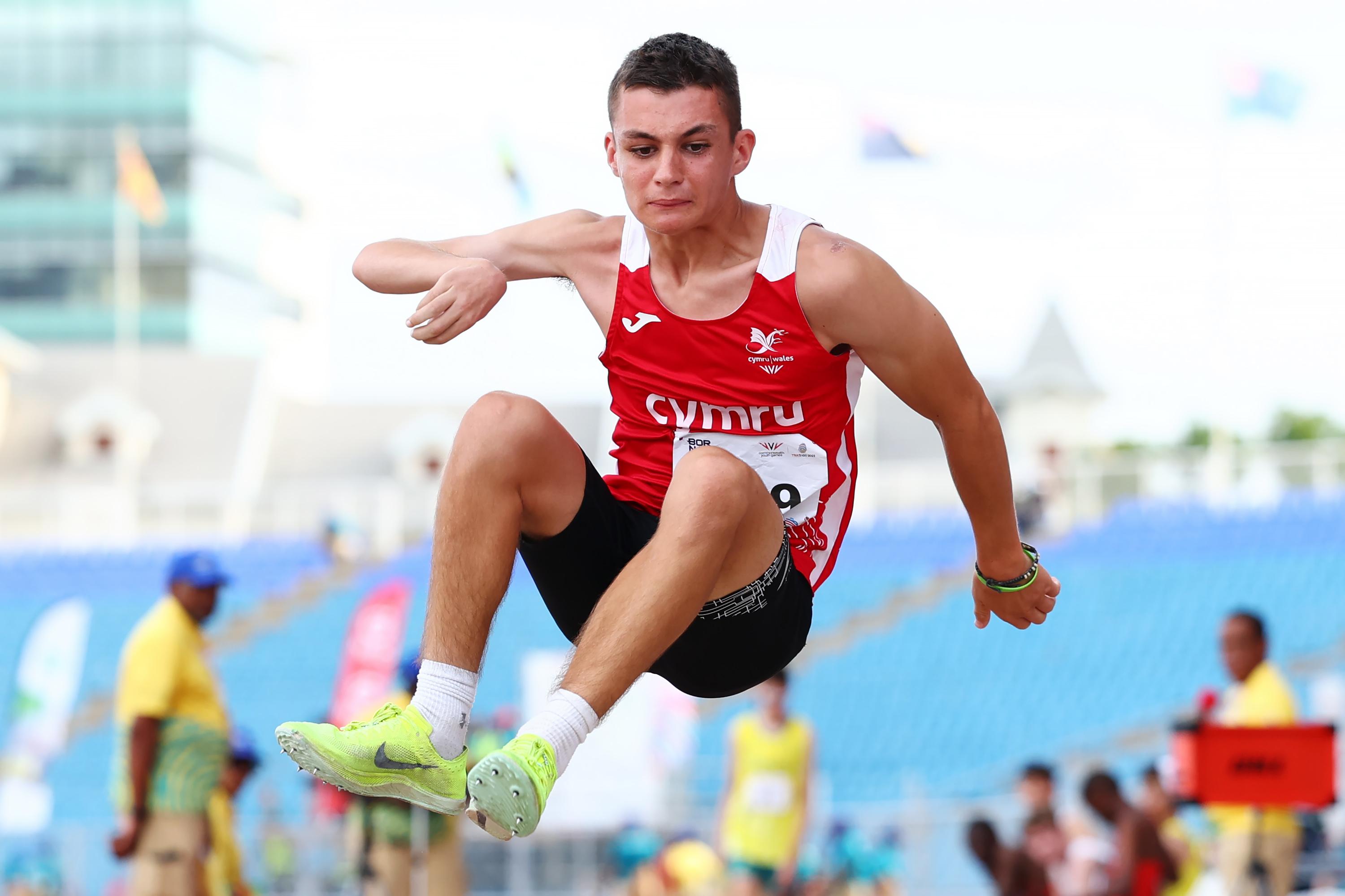 Tomi Roberts-Jones long jump 2.jpg